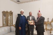इराक के राष्ट्रपति को सरदार कासिम सुलेमानी के विषय पर एक पुस्तक दान किया गया