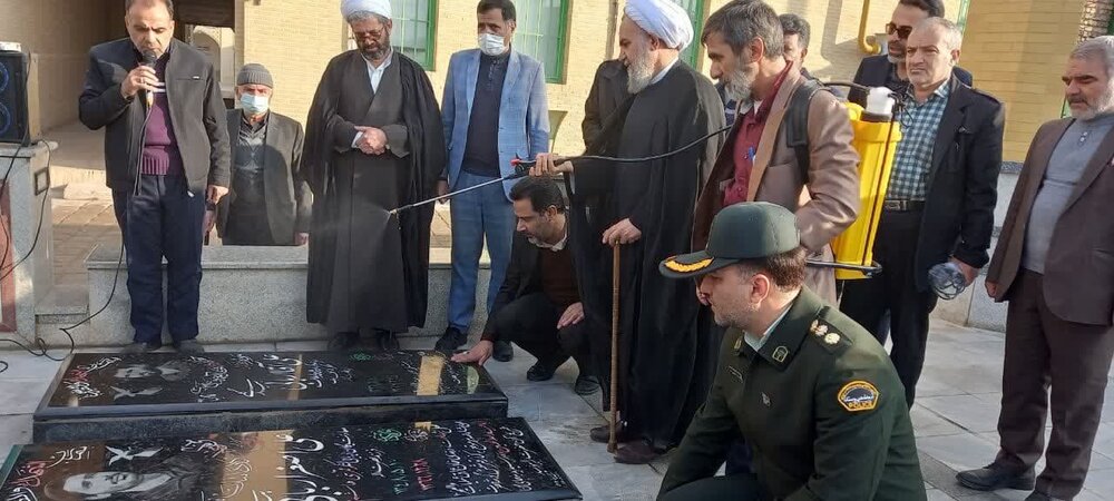 غبارروبی و عطر افشانی گلزار شهدای آران وبیدگل +عکس