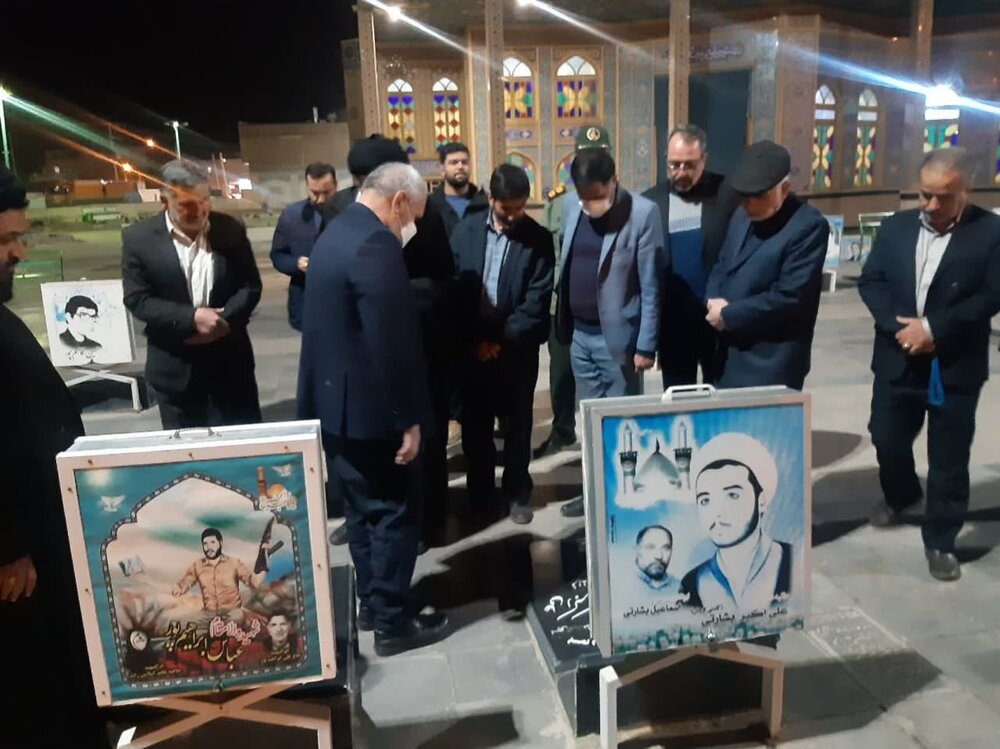 غبارروبی و عطر افشانی گلزار شهدای آران وبیدگل +عکس