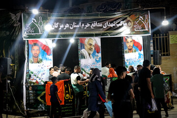 تصاویر/برپایی موکب شهدای مدافع حرم استان هرمزگان در مرکز شهر بندرعباس