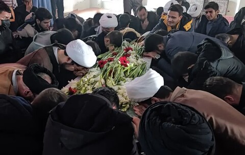 تصاویر/ مراسم وداع با شهید گمنام در حوزه علمیه خوی