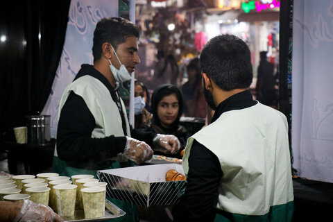تصاویر/برپایی موکب شهدای مدافع حرم استان هرمزگان در مرکز شهر بندرعباس