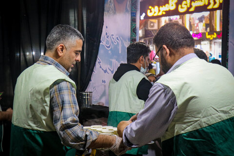 تصاویر/برپایی موکب شهدای مدافع حرم استان هرمزگان در مرکز شهر بندرعباس