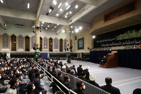 بالصور/ الليلة الثانية من مراسم إحياء العزاء لاستشهاد السيّدة الزهراء (ع) في حسينيّة الإمام الخميني (قده)