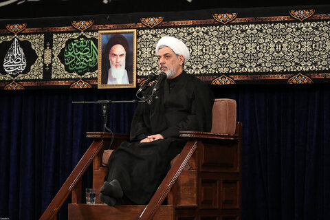 بالصور/ الليلة الثانية من مراسم إحياء العزاء لاستشهاد السيّدة الزهراء (ع) في حسينيّة الإمام الخميني (قده)