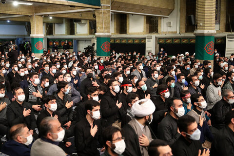 بالصور/ الليلة الثانية من مراسم إحياء العزاء لاستشهاد السيّدة الزهراء (ع) في حسينيّة الإمام الخميني (قده)