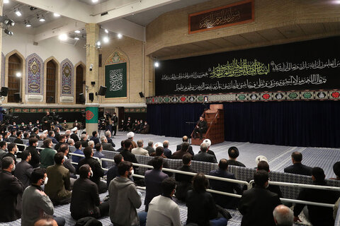 بالصور/ الليلة الثانية من مراسم إحياء العزاء لاستشهاد السيّدة الزهراء (ع) في حسينيّة الإمام الخميني (قده)