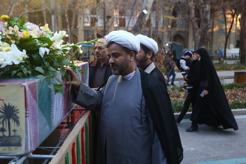 وداع مردم اصفهان با 14 شهید گمنام در شب شهادت حضرت زهرا (س)