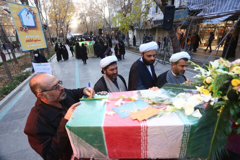 وداع مردم اصفهان با 14 شهید گمنام در شب شهادت حضرت زهرا (س)