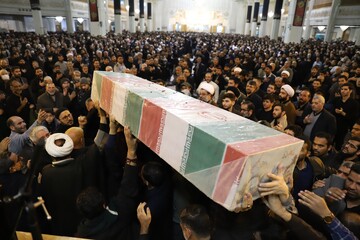 تصاویر/ مراسم عزاداری شب شهادت حضرت زهرا (س) همراه با وداع با پیکر شهید گمنام در حرم کریمه اهل بیت (ع)