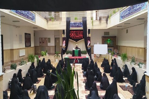تصاویر/ عزاداری ایام شهادت حضرت زهرا (س) در مدرسه علمیه ریحانة‌الرسول ارومیه