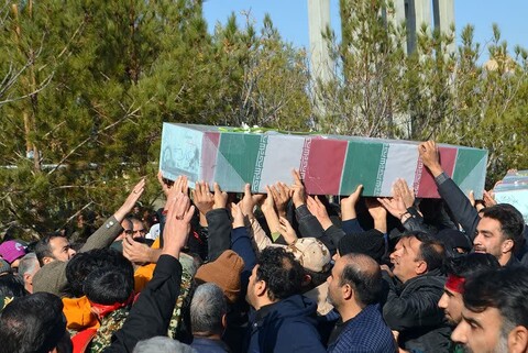 تشییع و تدفین پیکر پاک شهید گمنام در دانشگاه اردکان