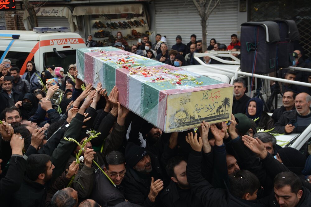 پیکرهای ۶ شهید گمنام دوران دفاع مقدس در ارومیه تشییع شد