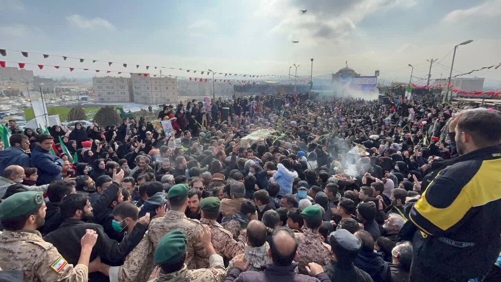 امروز زمین دارالمومنین همدان قطعهای از بهشت بود / تشییع سه شهید گمنام در دیار شهید همدانی