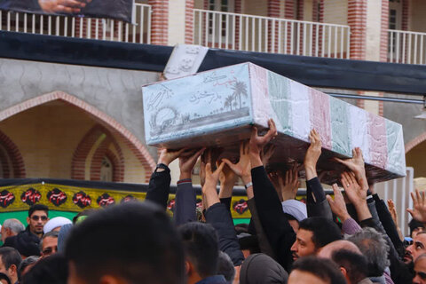 تصاویر/خاکسپاری شهید گمنام در مدرسه علمیه امام جعفر صادق(ع)مهریز