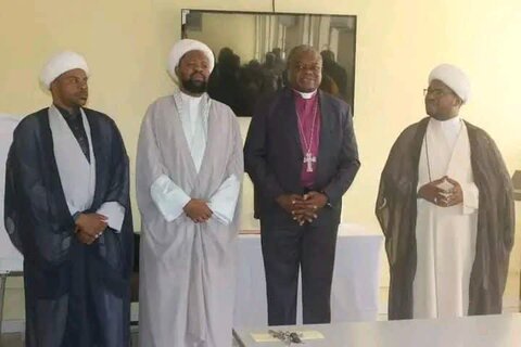 دیدار جمعی از مبلغین شیعه تانزانیا با اسقف اعظم این کشور