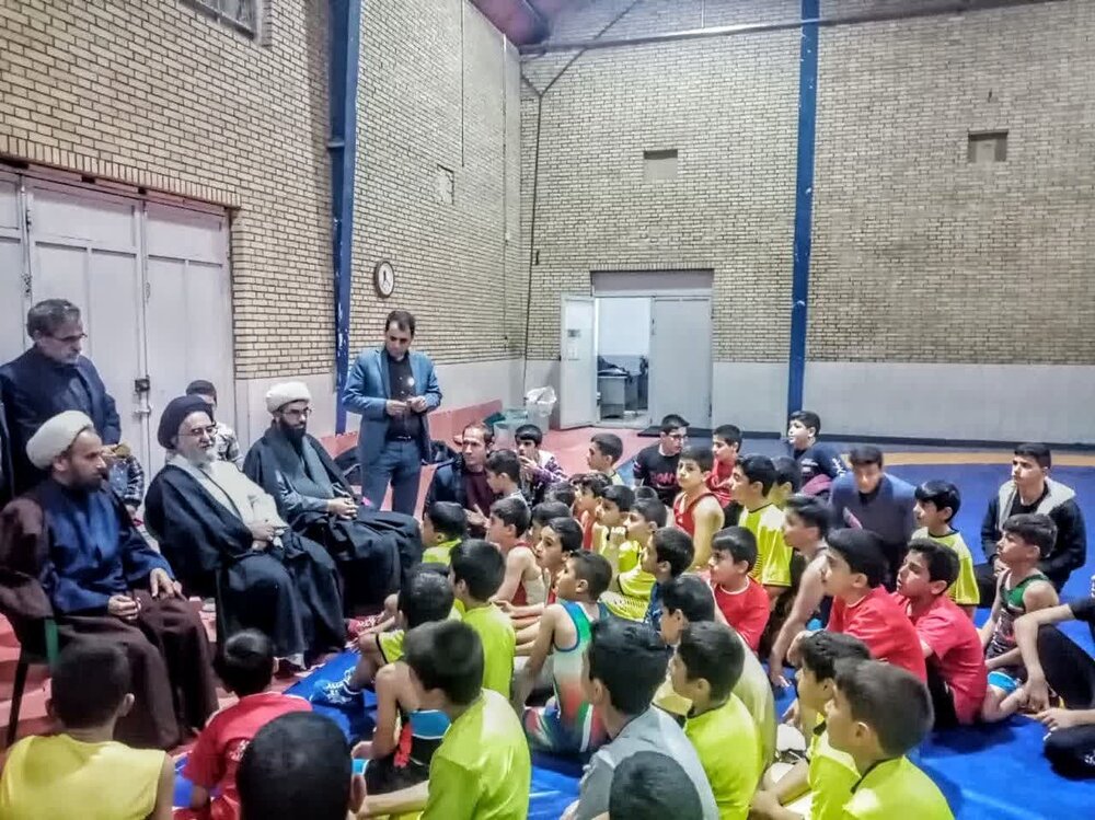 حضور امام جمعه ابرکوه در جمع نونهالان ورزشکار