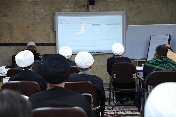 إقامة دورة حول تحقيق المخطوطات وفهرستها إقامة دورة حول تحقيق المخطوطات وفهرستها