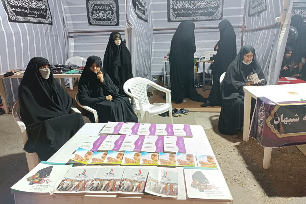 خدمات رسانی بانوان طلبه مینابی در موکب ایام فاطمیه + عکس