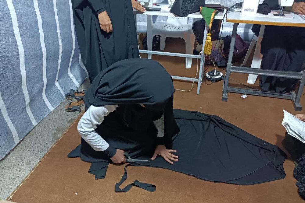 خدمات رسانی بانوان طلبه مینابی در موکب ایام فاطمیه + عکس