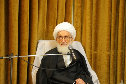 آية الله نوري الهمداني: على العلماء والمفكرين توعية المسلمين تجاه مخططات الاعداء تصاویر/ دیدار نماینده ولی فقیه درامور حج و زیارت با آیتالله العظمی نوری همدانی