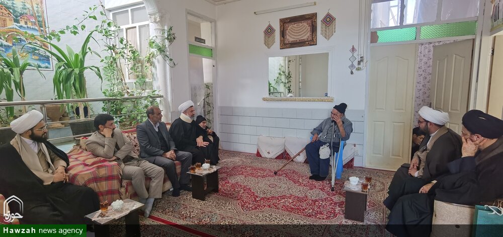 دیدار مدیر حوزه علمیه یزد با خانواده روحانیون شهید بافق