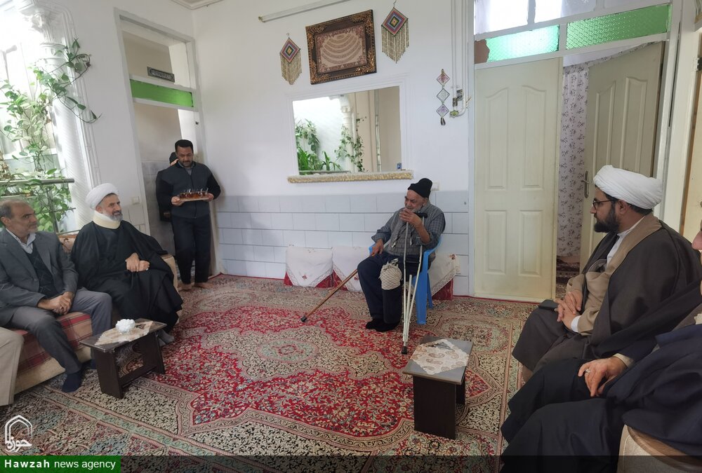 دیدار مدیر حوزه علمیه یزد با خانواده روحانیون شهید بافق