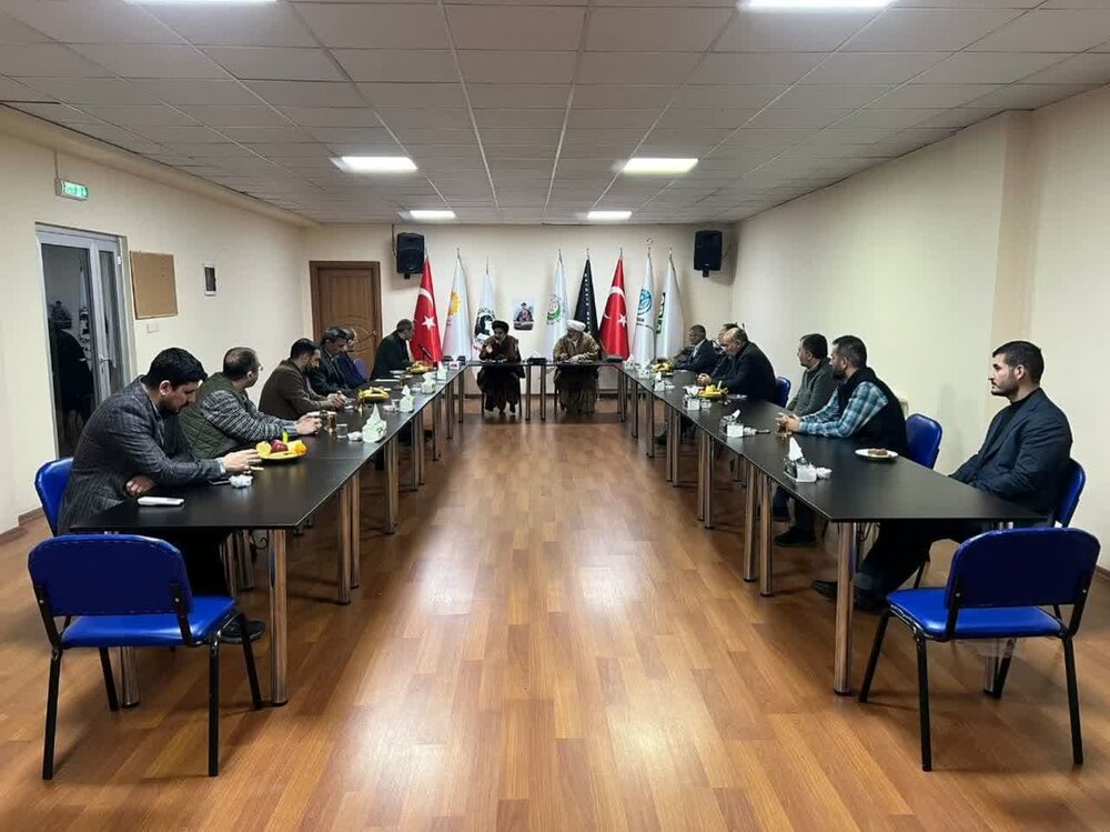 بازدید نماینده ولی فقیه در آذربایجان غربی از دفتر موسسه کوثر در استانبول + عکس