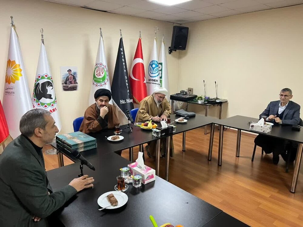 بازدید نماینده ولی فقیه در آذربایجان غربی از دفتر موسسه کوثر در استانبول + عکس