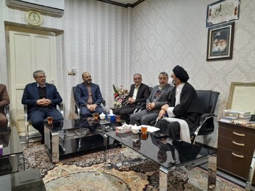 تصاویر/ دیدار رئیس و معاونین ادارات جهادکشاورزی و آموزش و پرورش کاشان با نماینده ولی فقیه