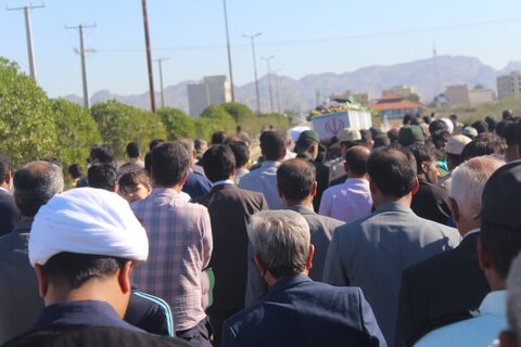 تصاویر/ تشییع پیکر مطهر  شهید گمنام هشت سال دفاع مقدس  در شهرستان بندر  سیریک