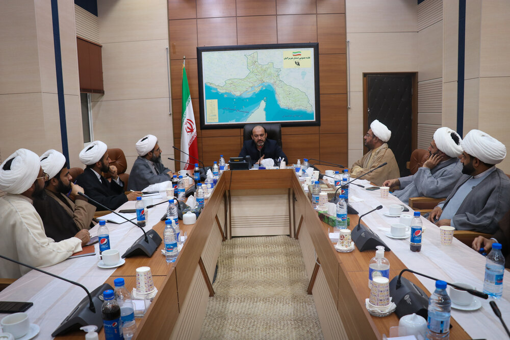 تصاویر/ نشست مدیران مدارس علمیه هرمزگان با استاندار