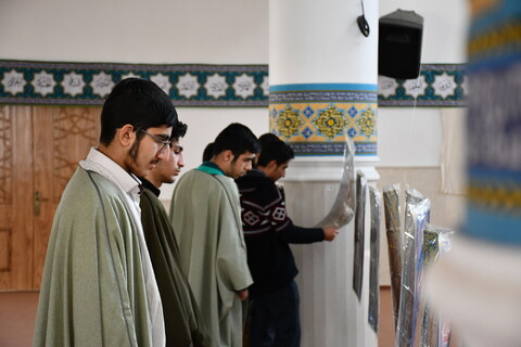 تصاویر/ نمایشگاه عکس حیات طیبه در مدرسه علمیه نجف آباد