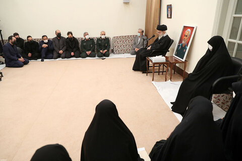 بالصور/ لقاء عائلة الفريق الشهيد قاسم سليماني ولجنة إحياء ذكراه مع الإمام الخامنئي