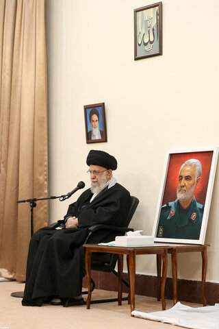 بالصور/ لقاء عائلة الفريق الشهيد قاسم سليماني ولجنة إحياء ذكراه مع الإمام الخامنئي