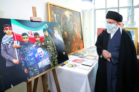 بالصور/ لقاء عائلة الفريق الشهيد قاسم سليماني ولجنة إحياء ذكراه مع الإمام الخامنئي