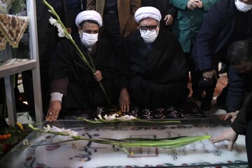 حضور تولیت آستان قدس رضوی بر سر مزار سردار شهید سلیمانی