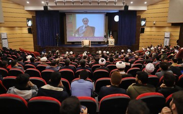 نماز و فلسفه واجب بودن آن برای بشارت و آرامش بشر است