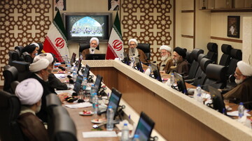 تصاویر/ نشست هیئت امنای نخبگان حوزه با اعضای شورای عالی حوزه‌های علمیه