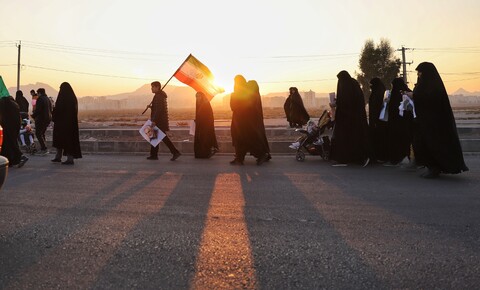 تصاویر/ پیاده روی مردم قوم مقارن با سالگرد شهادت شهید سردار سلیمانی