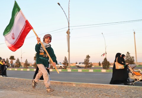 تصاویر/ پیاده روی مردم قوم مقارن با سالگرد شهادت شهید سردار سلیمانی