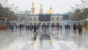 بالصور/ مرقد الامام الحسين (ع) يتشح بالسواد استعدادا لاحياء ذكرى وفاة باب الحوائج ام البنين (ع)