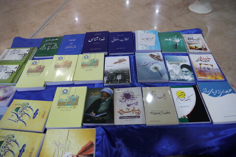 تصاویر/ نمایشگاه کتاب مرحوم آیت‌الله مصباح یزدی در مرکز مدیریت حوزه