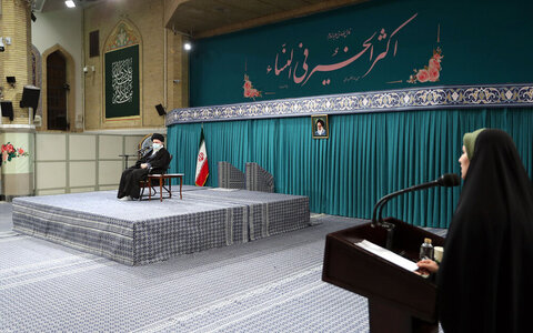 بالصور/ لقاء جمع من النّساء النّخب في البلاد مع قائد الثورة الإسلامية