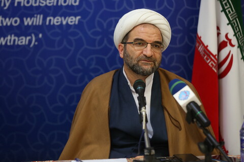 نهج البلاغه را به ۱۷ زبان ترجمه کرده ایم/ ویکی شیعه را به ۲۲ زبان زنده دنیا رسانیده ایم تصاویر/ برگزاری نمایشگاه انوار هدایت