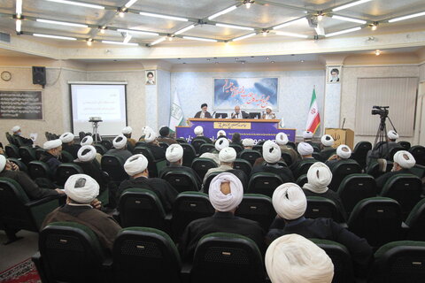مجمع عمومی نمایندگان طلاب با حضور مدیرمسئول روزنامهٔ کیهان