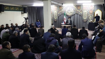 تصاویر/ دیدار جمعی از مداحان اهل‌بیت علیهم‌السلام با نماینده ولی‌فقیه در استان البرز