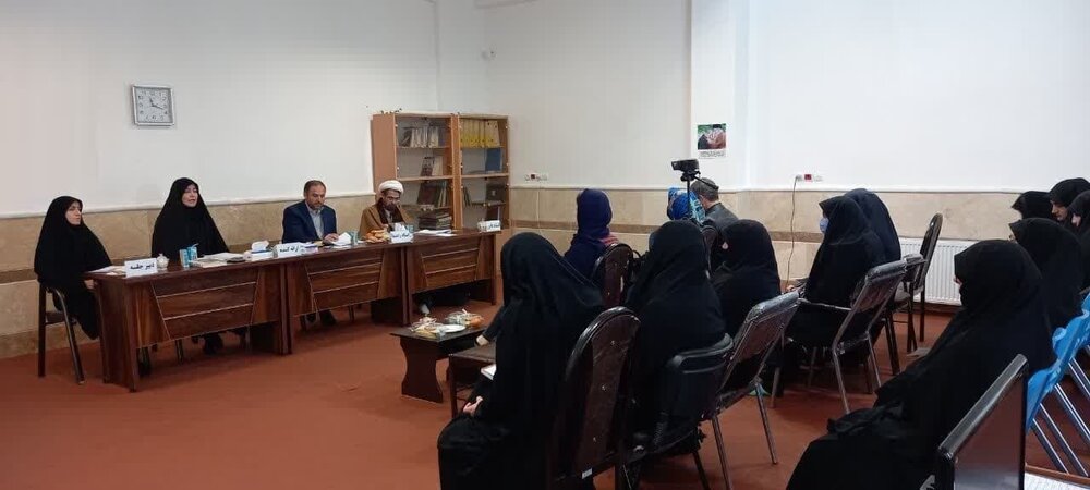 پایاننامه «راهکارهای ارائه شده در سوره کهف برای اصلاح انحرافات اجتماعی» دفاع شد