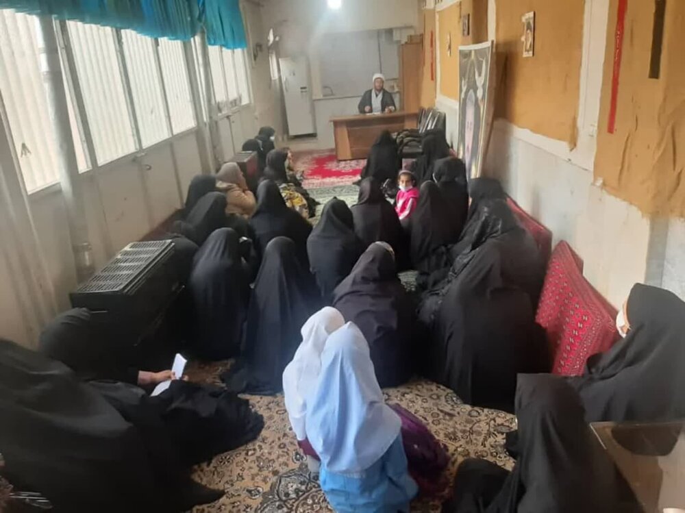 امام محلهای که به جنگ بیکاری جوانان رفت + عکس