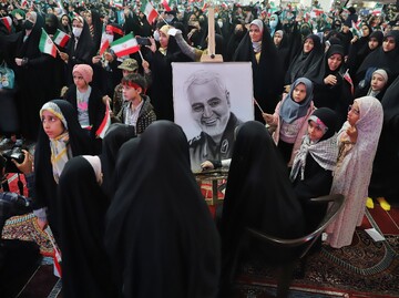 فیلم | گوشه‌هایی از اجتماع دختران حاج قاسم در مصلای قدس قم